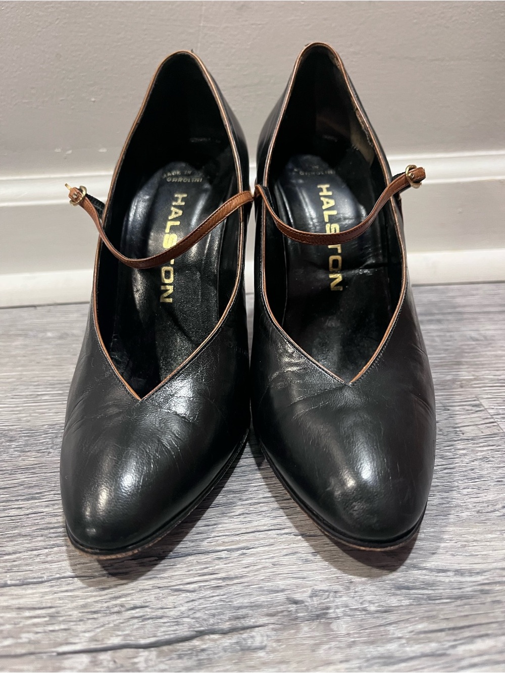 RARE Vintage Halston black and cognac leather ankle strap heels in a two-tone - Picture 3 of 10